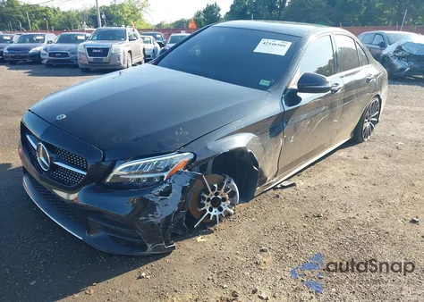 2021 Mercedes-Benz C 300 Sedan z USA, uszkodzony, nr VIN W1KWF8DB9MR642629